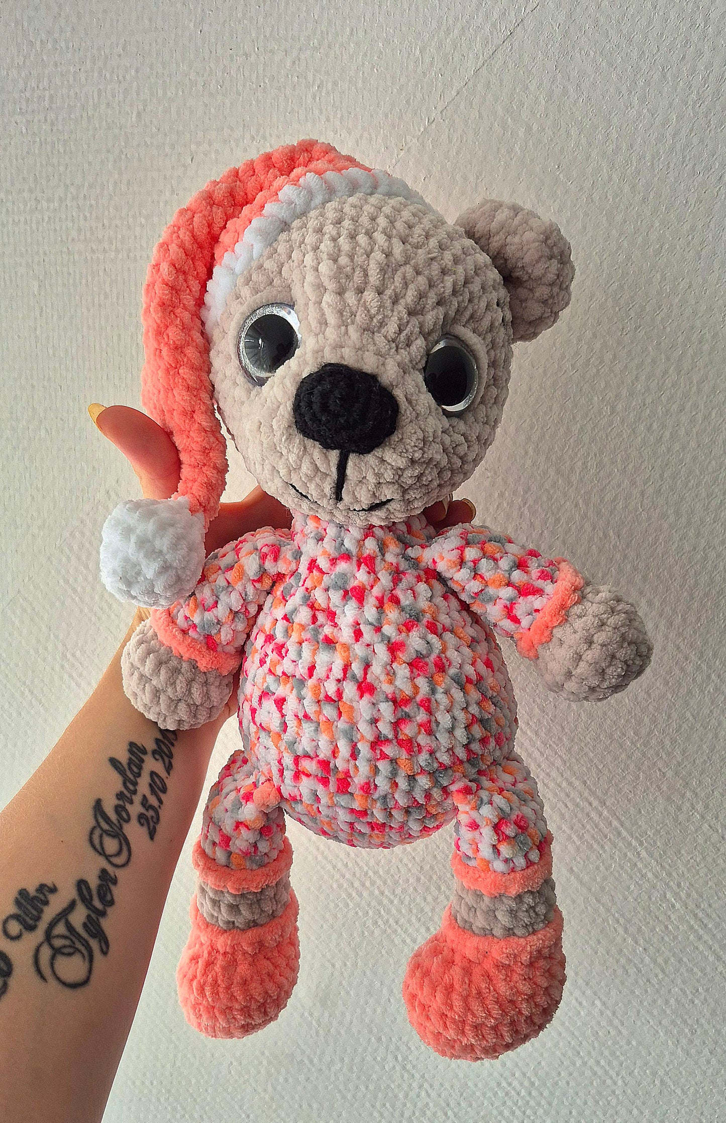 Bär im Pyjama