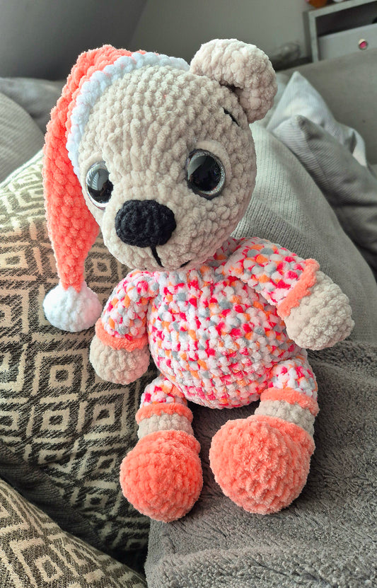 Bär im Pyjama